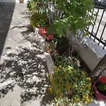 Chrysanty's Tea House شقة كالامباكا