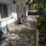 Chrysanty's Tea House كالامباكا