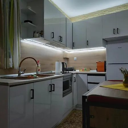 Chrysanty's Tea House Apartment