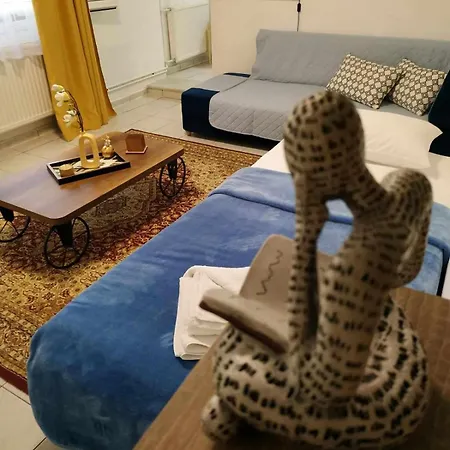 Chrysanty's Tea House Apartment