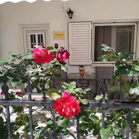 Chrysanty's Tea House Apartment