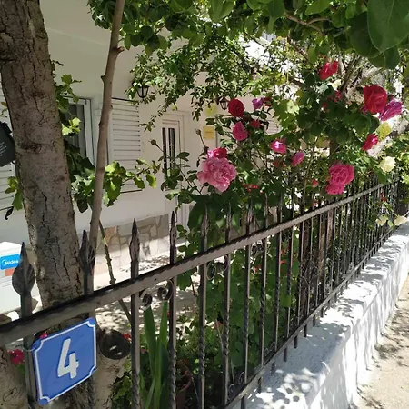 Chrysanty's Tea House קאלאבאקה