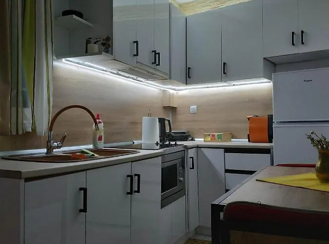 Chrysanty's Tea House Apartment