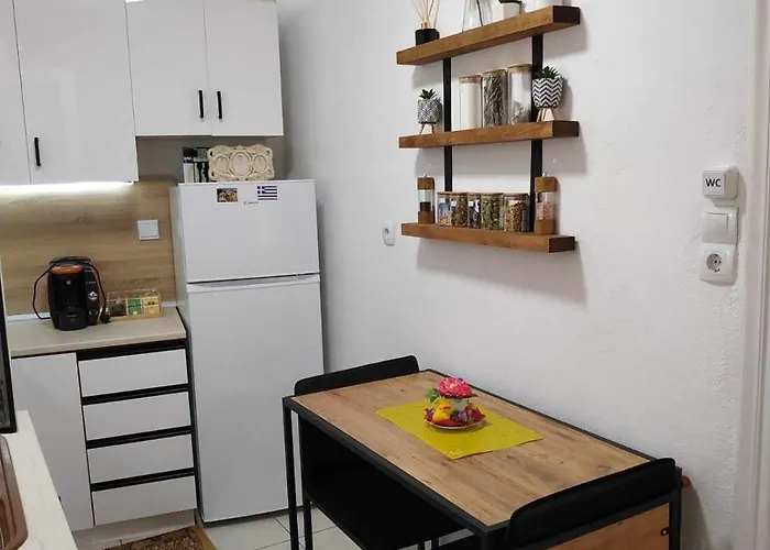 Chrysanty's Tea House Apartment *