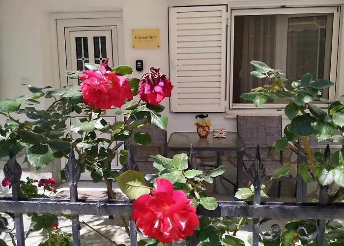 Chrysanty's Tea House Apartment