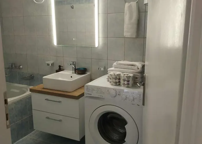 Chrysanty's Tea House Apartment