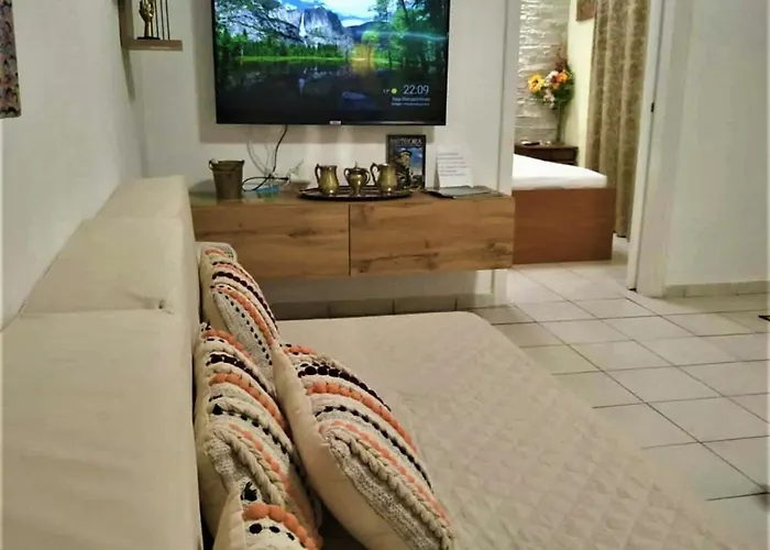 Apartment Chrysanty's Tea House *